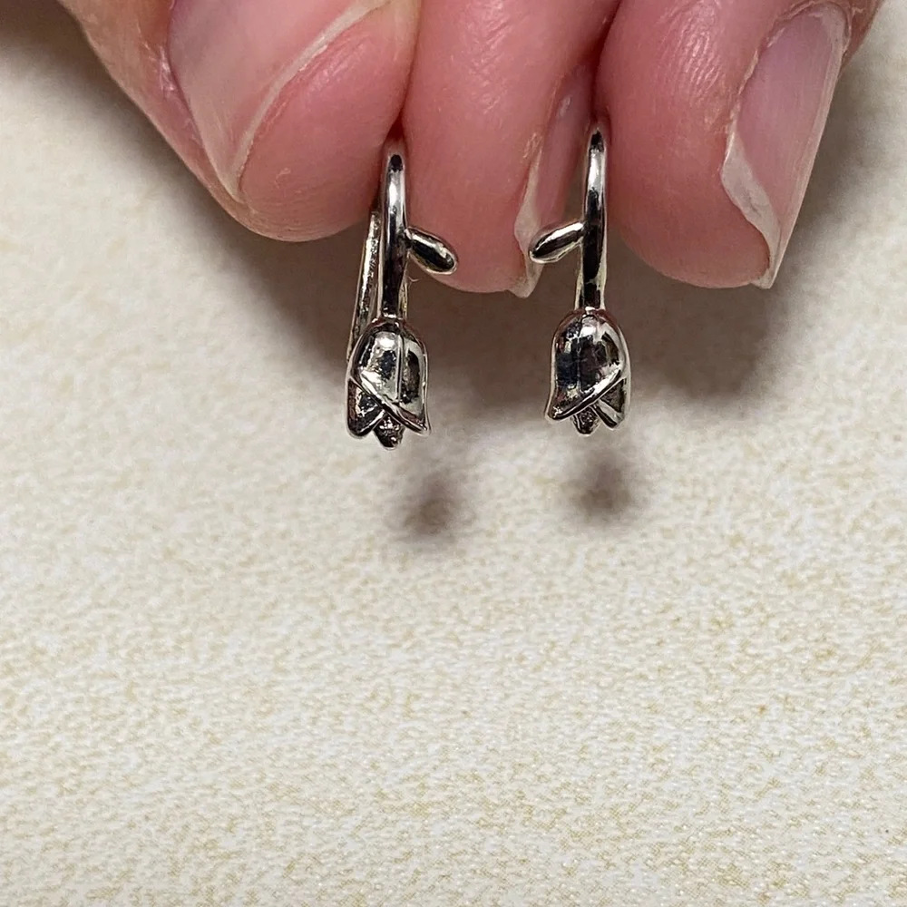 Solitaire Hanging Rose Silver Earrings